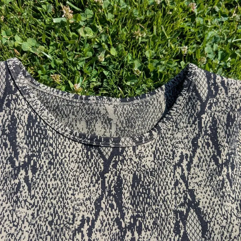 Fabletics Kamila Seamless Snakeskin Long Sleeve Crop Top & Leggings Set S